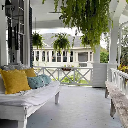 Artsy New Orleans Rental With Great Porch